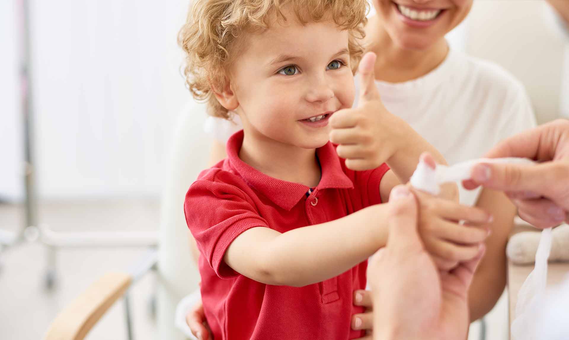 Kinder beim Arzt: Blutuntersuchungen zur Gesundheitsvorsorge und Diagnose von Krankheiten